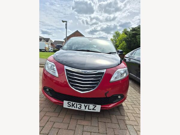 Chrysler Ypsilon 1.2 Black&Red Euro 5 (s/s) 5dr