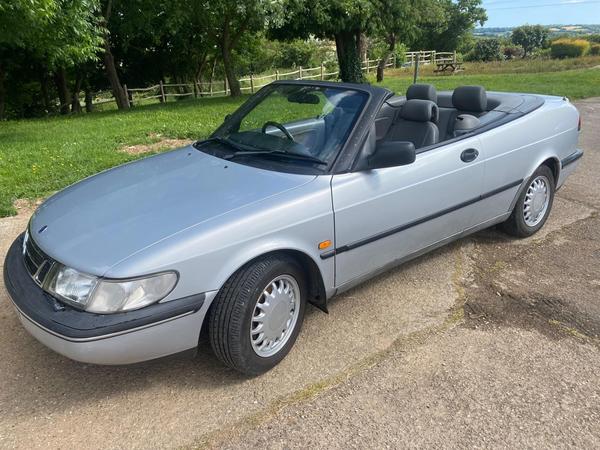 Saab 900 2.3i SE 2dr
