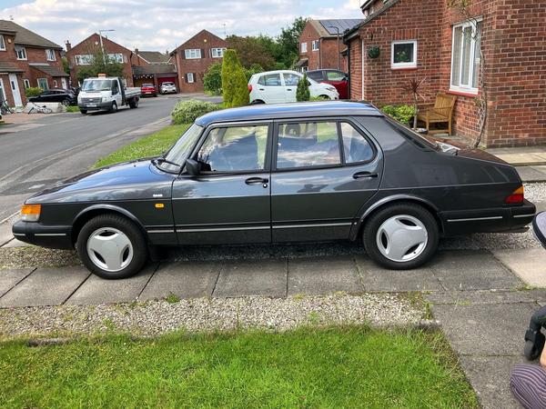 Saab 900 2.0i i 4dr