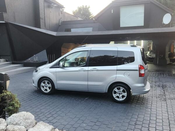 Ford Tourneo Courier 1.5 TDCi Zetec Euro 6 5dr