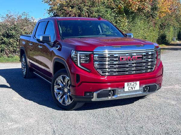 GMC Sierra Denali 6.2 V8 4dr
