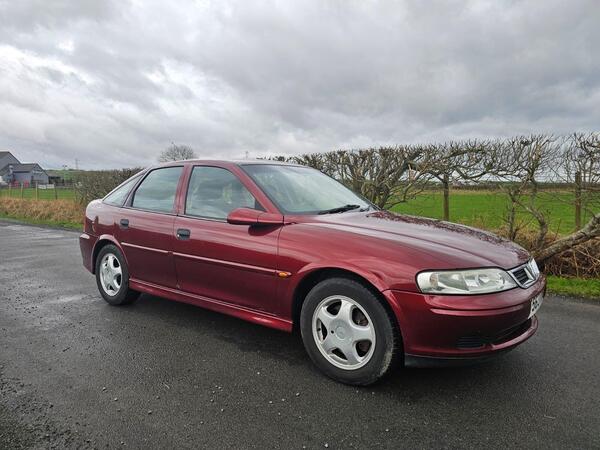 Vauxhall Vectra 1.8i 16v Club 5dr (a/c)