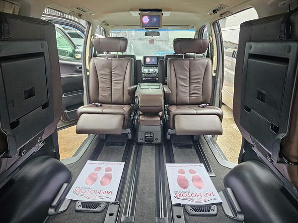 Nissan Elgrand 4WD SERIES 3 3.5 5dr