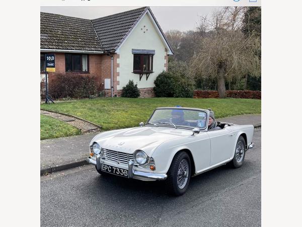 Triumph TR4