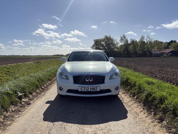 Infiniti M 3.5 35h V6 GT Premium Auto Euro 5 (s/s) 4dr