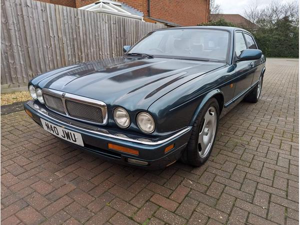 Jaguar XJR 4.0 4dr