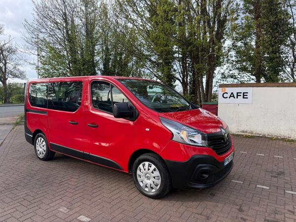 Renault Trafic 1.6 dCi ENERGY 27 Business Minibus Double Cab 5dr Diesel Manual SWB Euro 6 (s/s) (9 Seat) (95 ps)