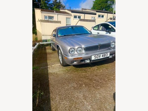 Daimler XJ Series 4.0 V8 LWB Saloon 4dr