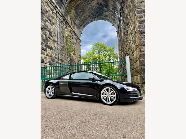 Audi R8 5.2 FSI V10 Plus S Tronic quattro Euro 5 2dr