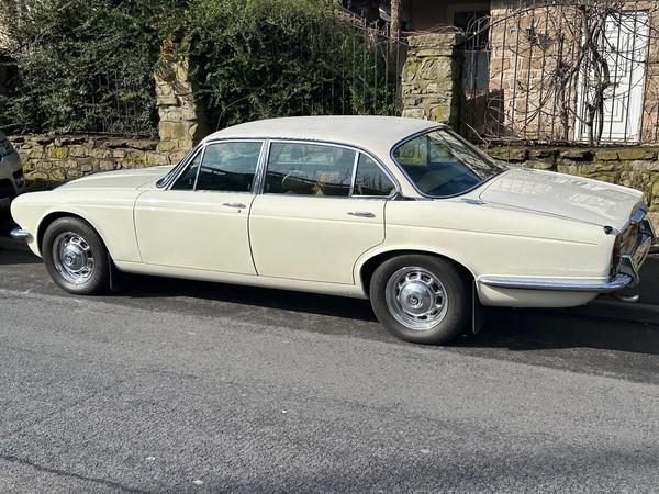 Daimler Sovereign 4.2 4dr