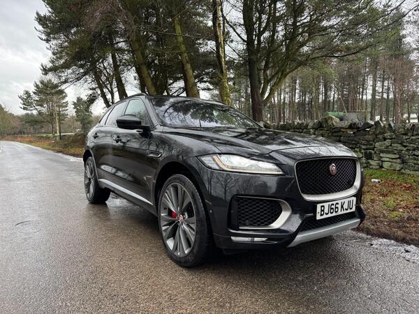 Jaguar F-PACE 3.0 D300 V6 First Edition Auto AWD Euro 6 (s/s) 5dr