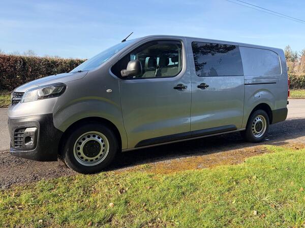 Vauxhall Vivaro 2.0 Turbo D 3100 Dynamic Crew Van Double Cab 5dr Diesel Manual L2 H1 Euro 6 (s/s) (145 ps)
