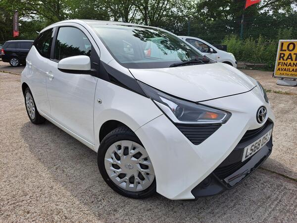 Toyota AYGO 1.0 VVT-i x-play x-shift Euro 6 5dr