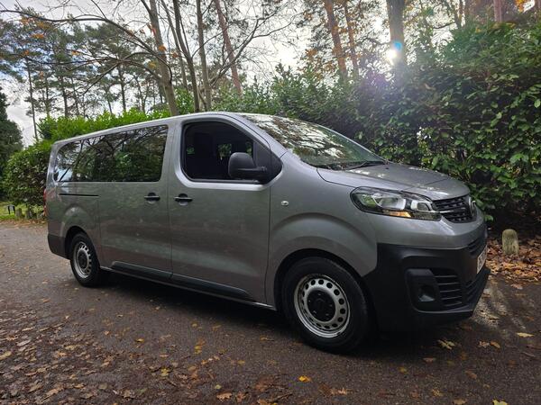 Vauxhall Vivaro Life 1.5 Turbo D Edition L LWB Euro 6 (s/s) 5dr (9 Seat)