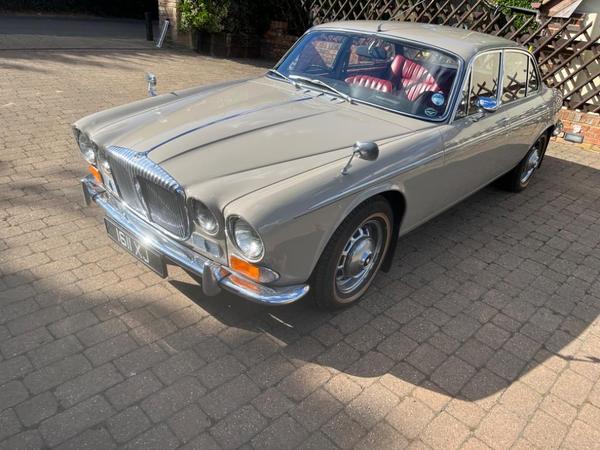 Daimler Sovereign 4.2 Saloon 4dr Petrol Auto