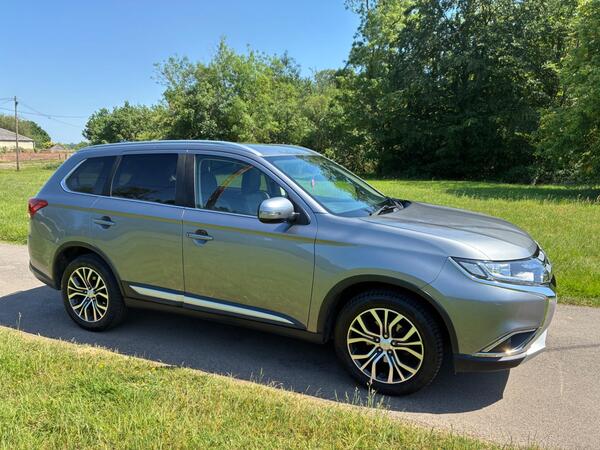 Mitsubishi Outlander 2.2 DI-D Juro 4WD Euro 6 (s/s) 5dr