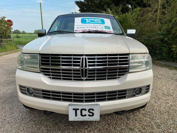 Lincoln Navigator 7-Seat 4x4 SUV 5.4 Triton V8 Auto (LHD) 5dr