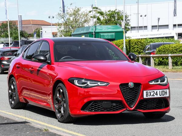 Alfa Romeo Giulia 2.0T Tributo Italiano Auto Euro 6 (s/s) 4dr
