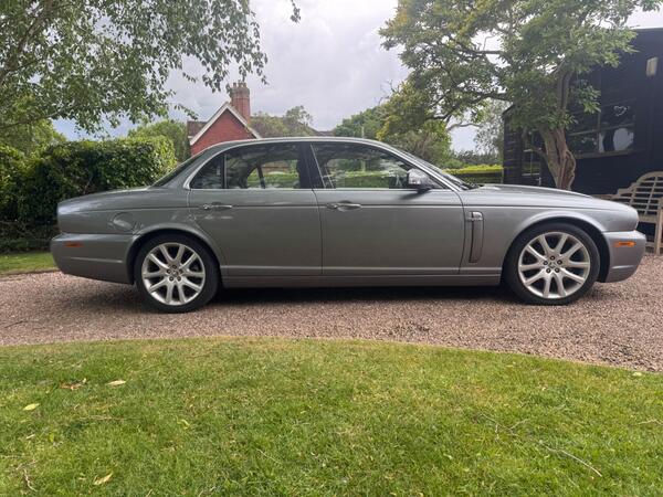 Jaguar XJ 2.7 TD Sovereign 4dr