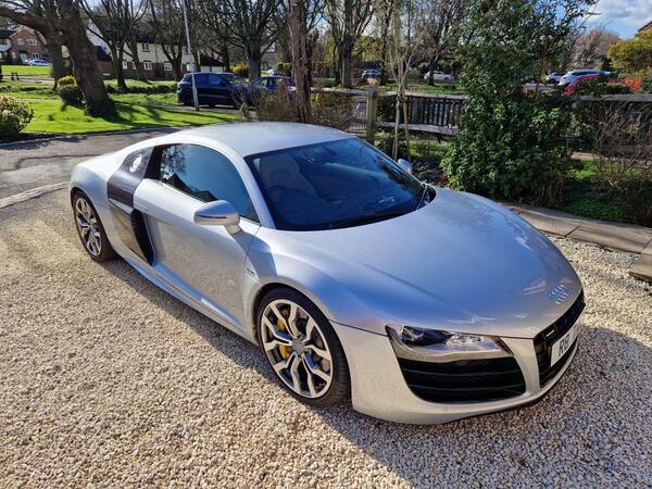 Audi R8 5.2 FSI V10 R Tronic quattro Euro 5 2dr