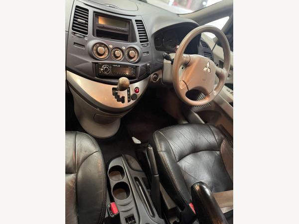 Mitsubishi Grandis 2.4 Warrior 5dr