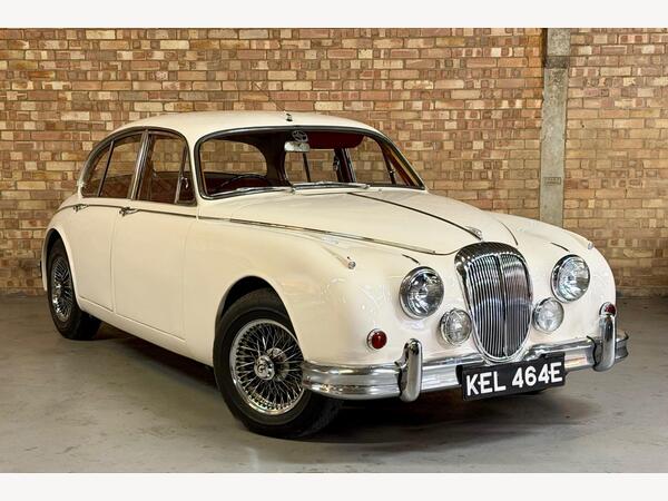 Daimler V8-250 4dr