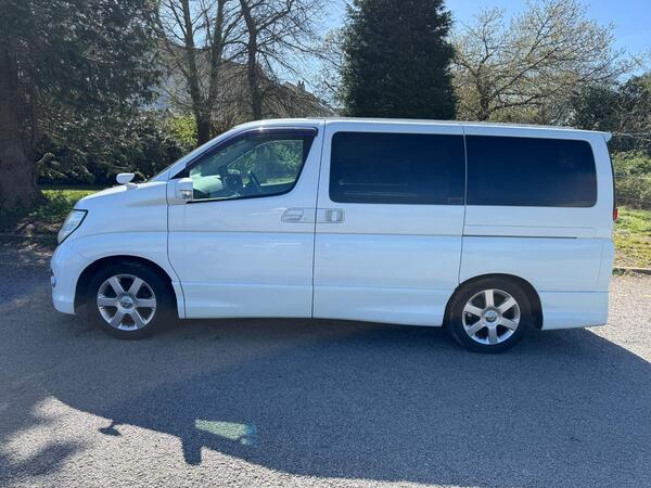 Nissan Elgrand E51 - S3