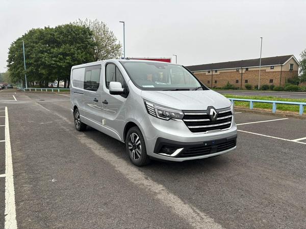 Renault Trafic 2.0 dCi Blue 30 Extra Sport Crew Van EDC Euro 6 (s/s) 6dr