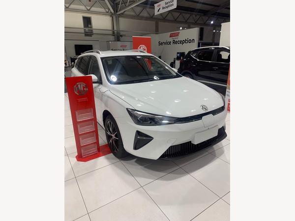 MG MG5 61.1kWh SE Auto 5dr