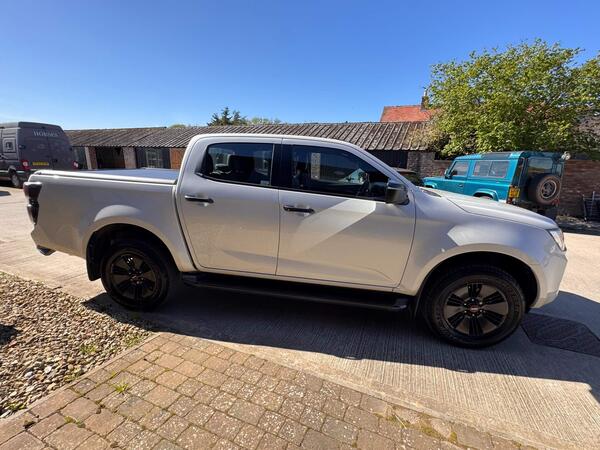 Isuzu D-Max 1.9 TD V-Cross Pickup Double Cab 4dr Diesel Manual 4WD Euro 6 (s/s) (164 ps)