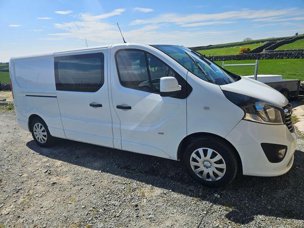 Vauxhall Vivaro 1.6 CDTi 2900 BiTurbo ecoFLEX Sportive Crew Van Double Cab 5dr Diesel Manual L2 H1 Euro 5 (s/s) (6 Seat) (120 ps)
