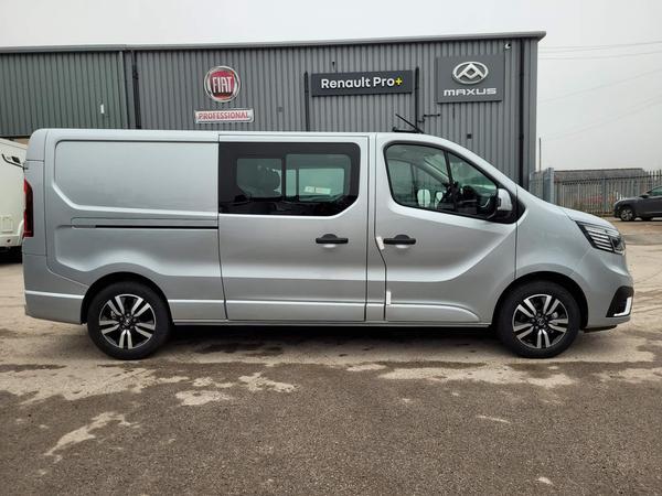 Renault Trafic 2.0 dCi Blue 30 Extra Sport Crew Van EDC LWB Euro 6 (s/s) 6dr