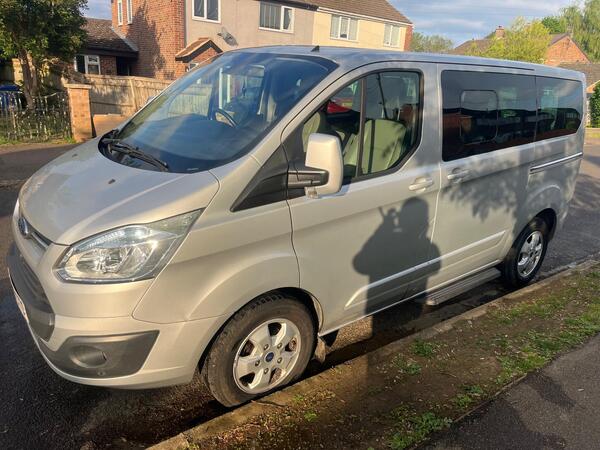Ford Tourneo Custom 2.2 300 TDCi Limited Minibus Double Cab 5dr Diesel Manual L1 Euro 5 (s/s) (125 ps)