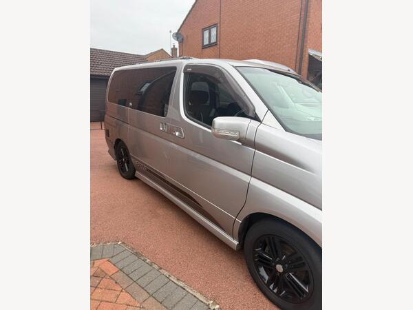 Nissan Elgrand Day/camper conversion